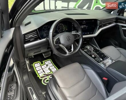 Черный Фольксваген Туарег, объемом двигателя 2.97 л и пробегом 138 тыс. км за 56800 $, фото 65 на Automoto.ua