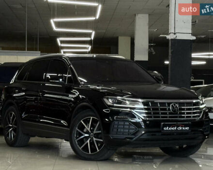 Черный Фольксваген Туарег, объемом двигателя 2.97 л и пробегом 100 тыс. км за 51999 $, фото 4 на Automoto.ua