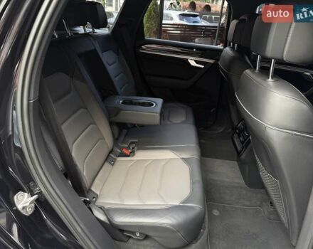 Черный Фольксваген Туарег, объемом двигателя 2.97 л и пробегом 138 тыс. км за 56800 $, фото 81 на Automoto.ua