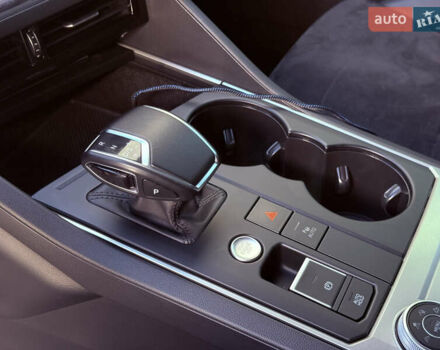 Черный Фольксваген Туарег, объемом двигателя 2.97 л и пробегом 100 тыс. км за 51999 $, фото 31 на Automoto.ua