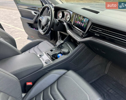 Черный Фольксваген Туарег, объемом двигателя 3 л и пробегом 137 тыс. км за 47200 $, фото 41 на Automoto.ua