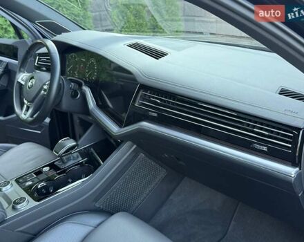 Черный Фольксваген Туарег, объемом двигателя 2.97 л и пробегом 79 тыс. км за 59400 $, фото 42 на Automoto.ua