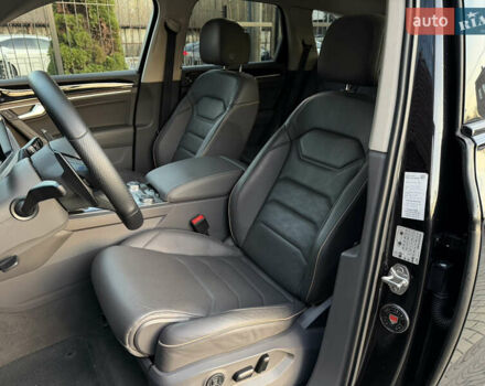 Чорний Фольксваген Туарег, об'ємом двигуна 3.96 л та пробігом 115 тис. км за 57900 $, фото 8 на Automoto.ua