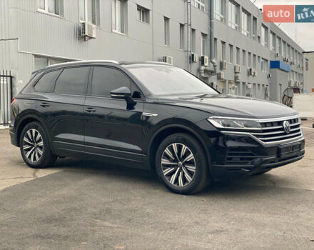 Черный Фольксваген Туарег, объемом двигателя 2.99 л и пробегом 180 тыс. км за 31700 $, фото 3 на Automoto.ua