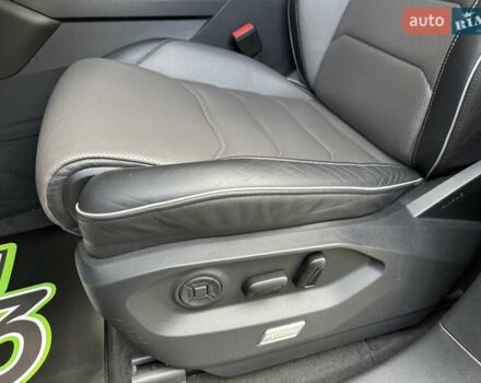 Черный Фольксваген Туарег, объемом двигателя 2.97 л и пробегом 138 тыс. км за 56800 $, фото 69 на Automoto.ua