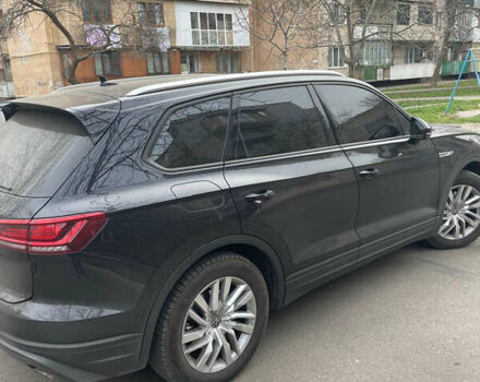 Черный Фольксваген Туарег, объемом двигателя 2.97 л и пробегом 208 тыс. км за 42000 $, фото 2 на Automoto.ua
