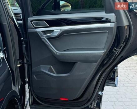 Черный Фольксваген Туарег, объемом двигателя 2.97 л и пробегом 79 тыс. км за 59400 $, фото 32 на Automoto.ua