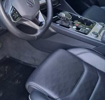 Фольксваген Туарег 2020 у Ахтырке на Automoto.ua Чорний Фольксваген Туарег, об'ємом двигуна 2.97 л та пробігом 150 тис. км за 52700 $, фото 38 на Automoto.ua