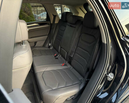 Чорний Фольксваген Туарег, об'ємом двигуна 3.96 л та пробігом 115 тис. км за 57900 $, фото 9 на Automoto.ua