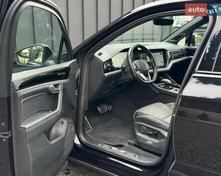 Черный Фольксваген Туарег, объемом двигателя 3 л и пробегом 116 тыс. км за 60900 $, фото 11 на Automoto.ua