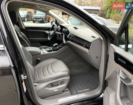 Чорний Фольксваген Туарег, об'ємом двигуна 3 л та пробігом 88 тис. км за 53500 $, фото 19 на Automoto.ua