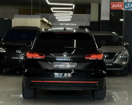 Черный Фольксваген Туарег, объемом двигателя 2.97 л и пробегом 100 тыс. км за 51999 $, фото 10 на Automoto.ua