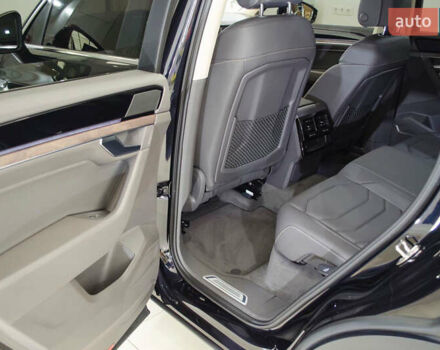 Черный Фольксваген Туарег, объемом двигателя 2.97 л и пробегом 95 тыс. км за 60000 $, фото 6 на Automoto.ua