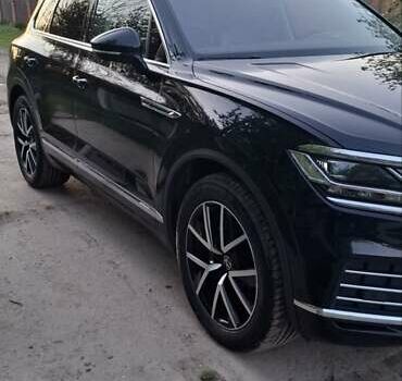 Фольксваген Туарег 2020 у Ахтырке на Automoto.ua Чорний Фольксваген Туарег, об'ємом двигуна 2.97 л та пробігом 150 тис. км за 52700 $, фото 21 на Automoto.ua