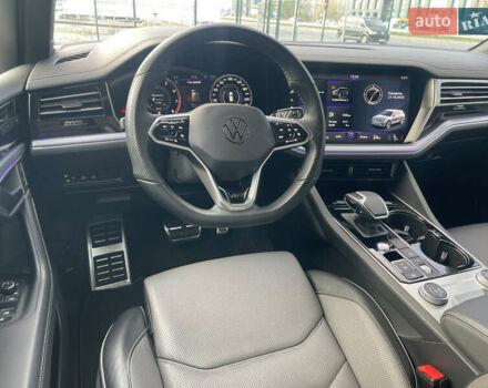 Фольксваген Туарег 2020 у Києві на Automoto.ua Чорний Фольксваген Туарег, об'ємом двигуна 3 л та пробігом 73 тис. км за 56900 $, фото 15 на Automoto.ua