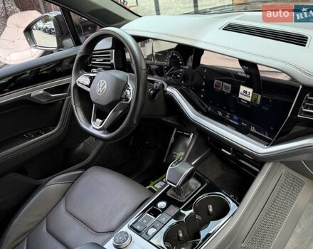 Черный Фольксваген Туарег, объемом двигателя 2.97 л и пробегом 138 тыс. км за 56800 $, фото 53 на Automoto.ua