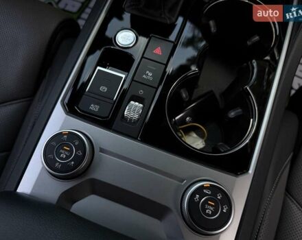 Черный Фольксваген Туарег, объемом двигателя 2.97 л и пробегом 138 тыс. км за 56800 $, фото 58 на Automoto.ua