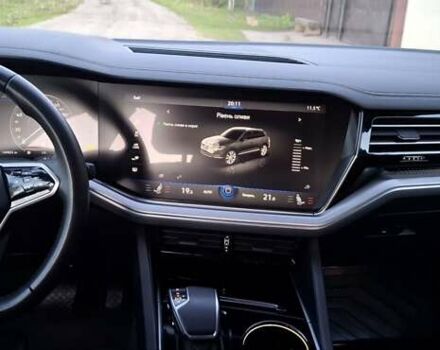 Фольксваген Туарег 2020 у Ахтырке на Automoto.ua Чорний Фольксваген Туарег, об'ємом двигуна 2.97 л та пробігом 150 тис. км за 52700 $, фото 32 на Automoto.ua