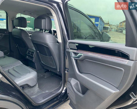 Черный Фольксваген Туарег, объемом двигателя 2.99 л и пробегом 180 тыс. км за 31700 $, фото 24 на Automoto.ua