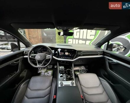 Черный Фольксваген Туарег, объемом двигателя 2.97 л и пробегом 138 тыс. км за 56800 $, фото 55 на Automoto.ua