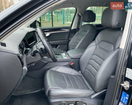 Черный Фольксваген Туарег, объемом двигателя 2.99 л и пробегом 180 тыс. км за 31700 $, фото 16 на Automoto.ua