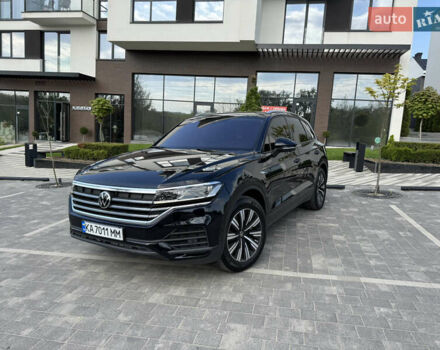 Черный Фольксваген Туарег, объемом двигателя 3 л и пробегом 137 тыс. км за 47200 $, фото 1 на Automoto.ua