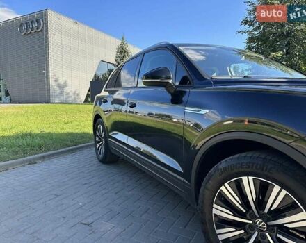 Черный Фольксваген Туарег, объемом двигателя 2.99 л и пробегом 200 тыс. км за 39990 $, фото 2 на Automoto.ua