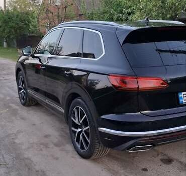 Фольксваген Туарег 2020 у Ахтырке на Automoto.ua Чорний Фольксваген Туарег, об'ємом двигуна 2.97 л та пробігом 150 тис. км за 52700 $, фото 4 на Automoto.ua
