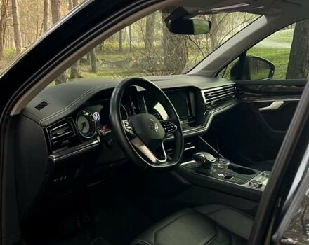 Черный Фольксваген Туарег, объемом двигателя 2.97 л и пробегом 177 тыс. км за 44000 $, фото 5 на Automoto.ua