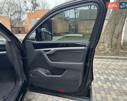 Чорний Фольксваген Туарег, об'ємом двигуна 2.97 л та пробігом 155 тис. км за 42900 $, фото 33 на Automoto.ua