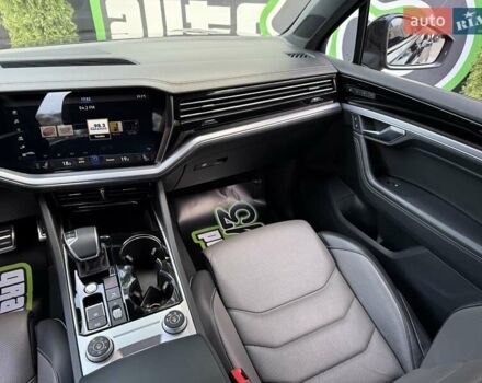 Черный Фольксваген Туарег, объемом двигателя 2.97 л и пробегом 138 тыс. км за 56800 $, фото 87 на Automoto.ua