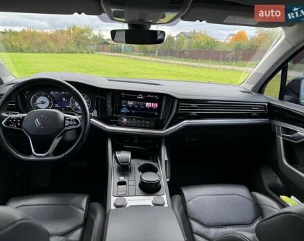 Черный Фольксваген Туарег, объемом двигателя 3 л и пробегом 193 тыс. км за 38500 $, фото 4 на Automoto.ua