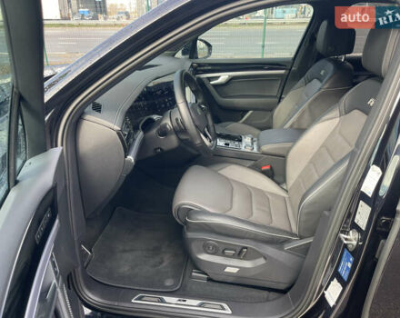 Фольксваген Туарег 2020 у Києві на Automoto.ua Чорний Фольксваген Туарег, об'ємом двигуна 3 л та пробігом 73 тис. км за 56900 $, фото 13 на Automoto.ua