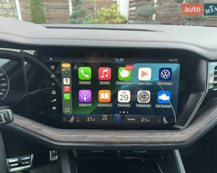 Черный Фольксваген Туарег, объемом двигателя 2.97 л и пробегом 161 тыс. км за 52500 $, фото 58 на Automoto.ua