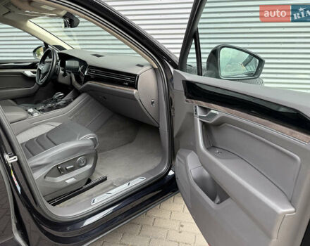 Черный Фольксваген Туарег, объемом двигателя 3 л и пробегом 140 тыс. км за 57999 $, фото 29 на Automoto.ua