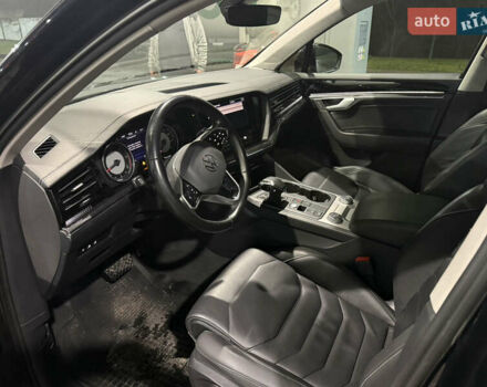 Черный Фольксваген Туарег, объемом двигателя 2.97 л и пробегом 134 тыс. км за 46000 $, фото 17 на Automoto.ua