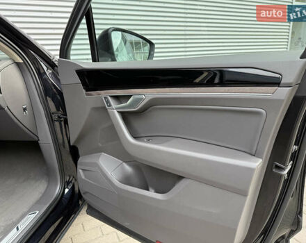 Черный Фольксваген Туарег, объемом двигателя 3 л и пробегом 140 тыс. км за 57999 $, фото 28 на Automoto.ua