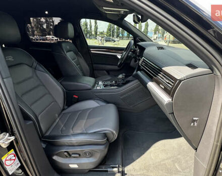 Черный Фольксваген Туарег, объемом двигателя 3 л и пробегом 171 тыс. км за 51999 $, фото 41 на Automoto.ua