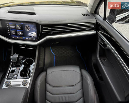 Чорний Фольксваген Туарег, об'ємом двигуна 2.97 л та пробігом 108 тис. км за 57800 $, фото 23 на Automoto.ua