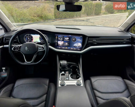 Черный Фольксваген Туарег, объемом двигателя 2.97 л и пробегом 108 тыс. км за 58500 $, фото 26 на Automoto.ua