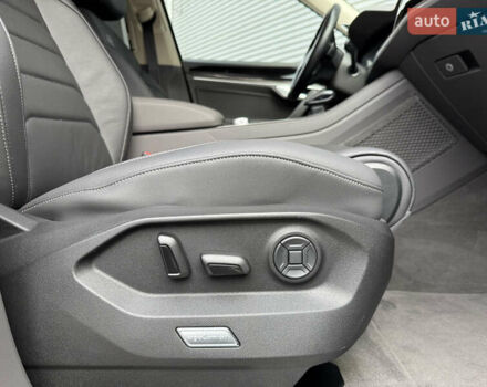 Черный Фольксваген Туарег, объемом двигателя 3 л и пробегом 140 тыс. км за 57999 $, фото 27 на Automoto.ua