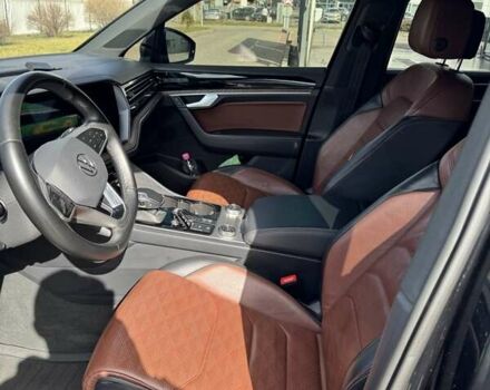 Черный Фольксваген Туарег, объемом двигателя 3 л и пробегом 77 тыс. км за 61000 $, фото 1 на Automoto.ua