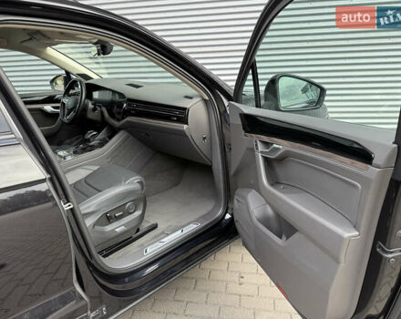 Черный Фольксваген Туарег, объемом двигателя 3 л и пробегом 140 тыс. км за 57999 $, фото 21 на Automoto.ua