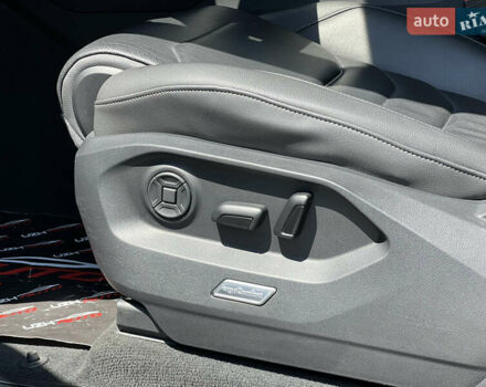 Черный Фольксваген Туарег, объемом двигателя 3 л и пробегом 143 тыс. км за 46000 $, фото 22 на Automoto.ua