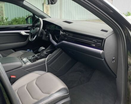 Черный Фольксваген Туарег, объемом двигателя 3 л и пробегом 240 тыс. км за 50000 $, фото 6 на Automoto.ua