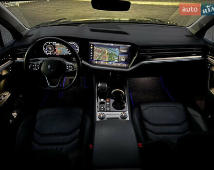 Черный Фольксваген Туарег, объемом двигателя 2.97 л и пробегом 108 тыс. км за 58500 $, фото 66 на Automoto.ua