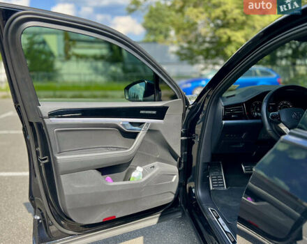 Черный Фольксваген Туарег, объемом двигателя 3 л и пробегом 171 тыс. км за 51999 $, фото 20 на Automoto.ua