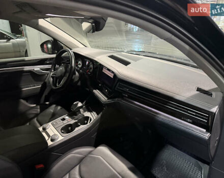 Черный Фольксваген Туарег, объемом двигателя 2.97 л и пробегом 134 тыс. км за 46000 $, фото 14 на Automoto.ua