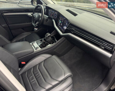 Черный Фольксваген Туарег, объемом двигателя 2.97 л и пробегом 108 тыс. км за 58500 $, фото 28 на Automoto.ua