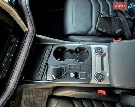 Черный Фольксваген Туарег, объемом двигателя 2.97 л и пробегом 214 тыс. км за 41900 $, фото 9 на Automoto.ua